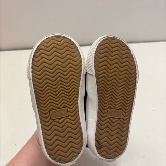 TOMS Kids' Fenix Mid Sneaker - Picture 8 of 10